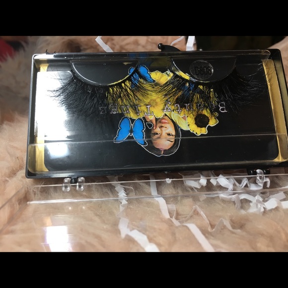 Lashes🦋🌻 Shop Beauty Tingz - Picture 5 of 5